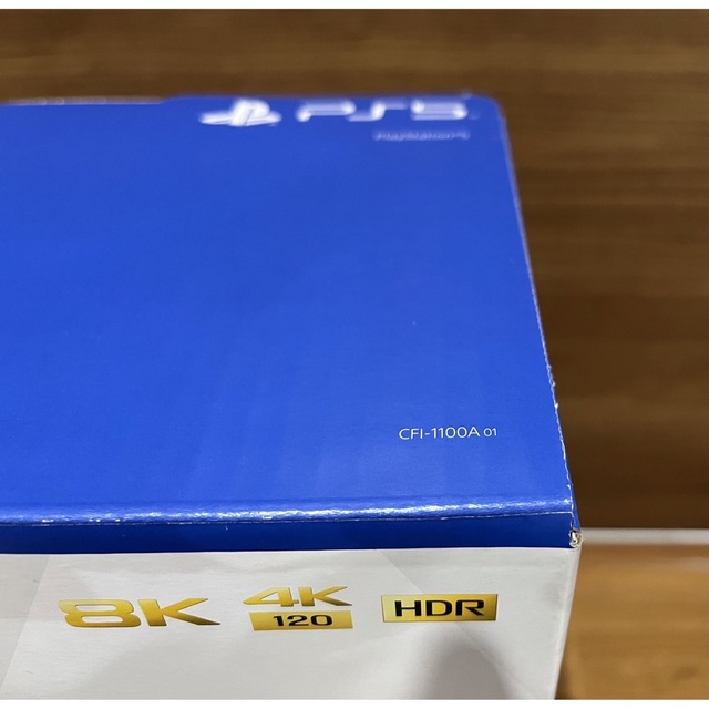 PlayStation(プレイステーション)のPS5 ディスクドライブ搭載モデル 新品未使用 CFI-1100A01 エンタメ/ホビーのゲームソフト/ゲーム機本体(家庭用ゲーム機本体)の商品写真