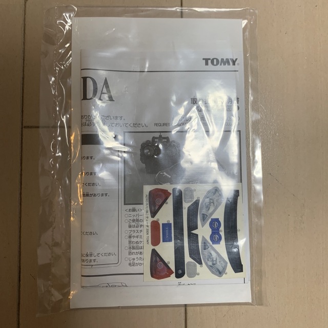 TOMMY(トミー)のニッサン TIIDA ラジコンカー エンタメ/ホビーのおもちゃ/ぬいぐるみ(ホビーラジコン)の商品写真