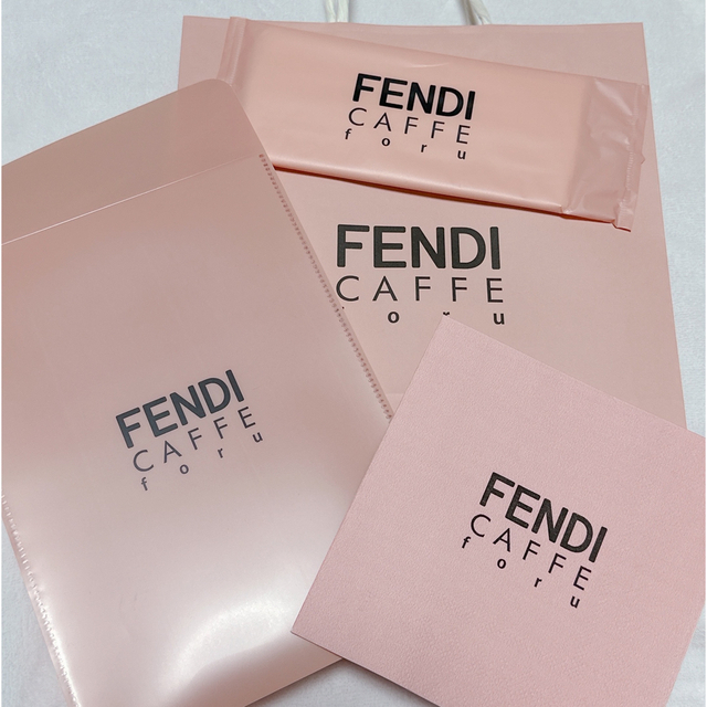 FENDI(フェンディ)のFENDI cafe フェンディカフェ セット マスクケース エンタメ/ホビーのコレクション(ノベルティグッズ)の商品写真