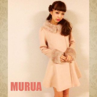 ムルーア(MURUA)の［MURUA］スリーブファー付フレアコート(ロングコート)