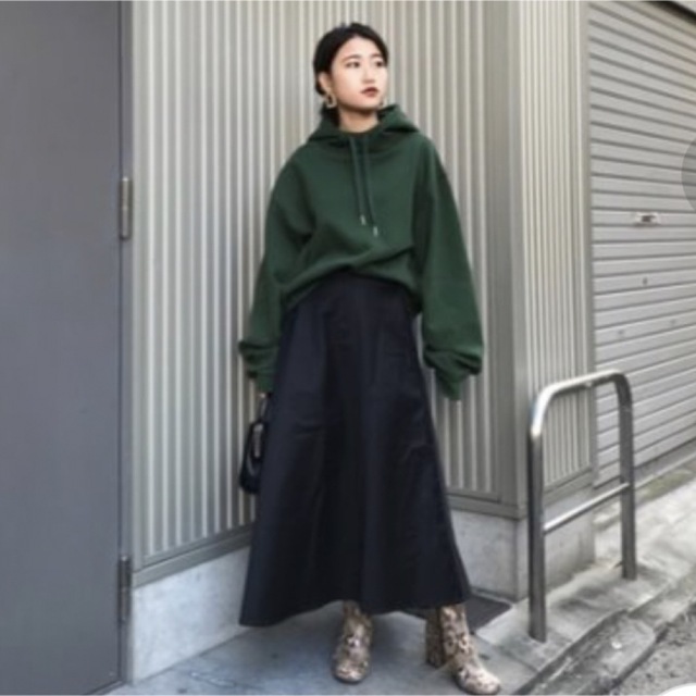 moussy(マウジー)のmoussy  VOLUME NECK HOODIE パーカー　フーディ　黒 レディースのトップス(パーカー)の商品写真