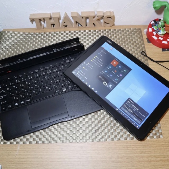専用セット2in1タブレット高年式Win10/高解像度!メモリ4G/無線/カメラ