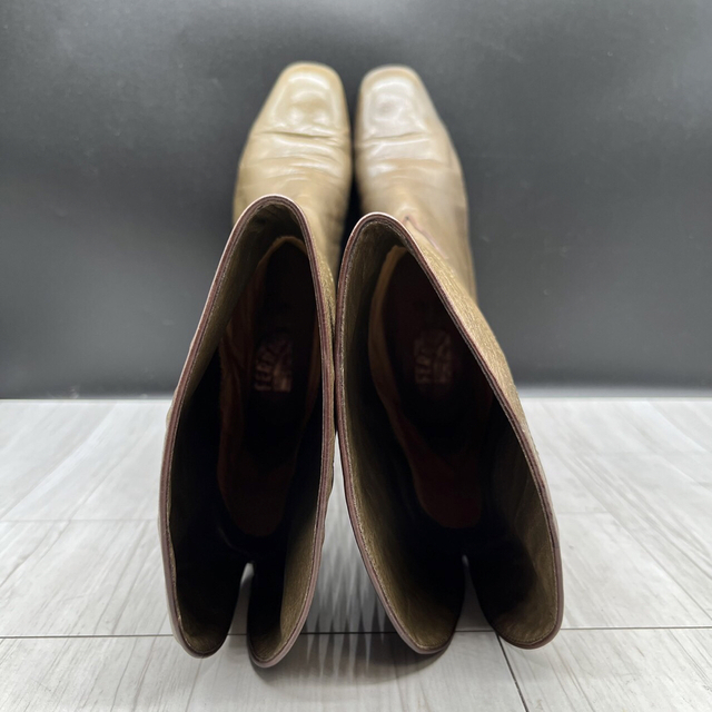 Salvatore Ferragamo(サルヴァトーレフェラガモ)のサルヴァトーレフェラガ 24 ブーツ ロング ヒール 7 ブラウン レディースの靴/シューズ(ブーツ)の商品写真