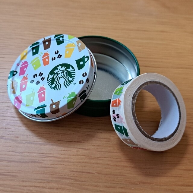 Starbucks Coffee(スターバックスコーヒー)の【新品未使用】スタバ　ホリデーマスキングテープ&缶ケース エンタメ/ホビーのコレクション(ノベルティグッズ)の商品写真