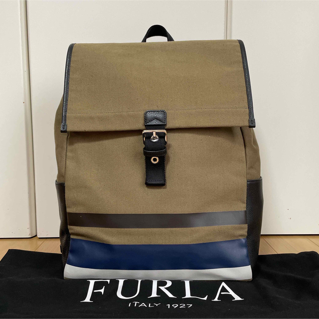 Furla(フルラ)のフルラFURLA バックパック　キャンバス×レザー　中古　カーキ メンズのバッグ(バッグパック/リュック)の商品写真