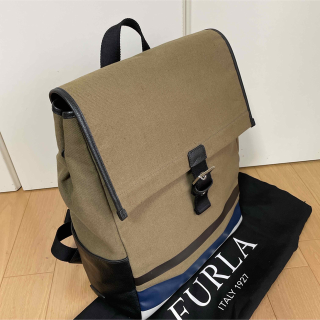 Furla(フルラ)のフルラFURLA バックパック　キャンバス×レザー　中古　カーキ メンズのバッグ(バッグパック/リュック)の商品写真