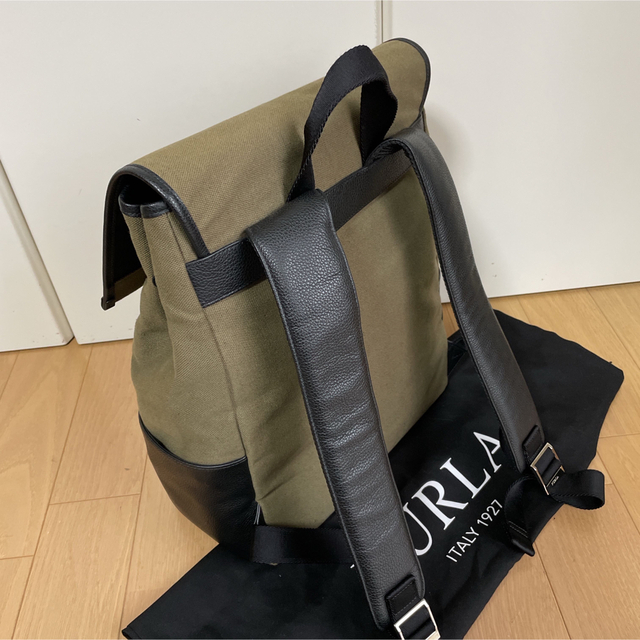 Furla(フルラ)のフルラFURLA バックパック　キャンバス×レザー　中古　カーキ メンズのバッグ(バッグパック/リュック)の商品写真