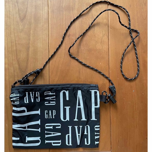 GAP(ギャップ)のGAP サコッシュ　ポーチ　ショルダーバッグ レディースのバッグ(ショルダーバッグ)の商品写真