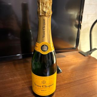 モエエシャンドン(MOËT & CHANDON)のヴーヴクリコイエロー　375ml(シャンパン/スパークリングワイン)