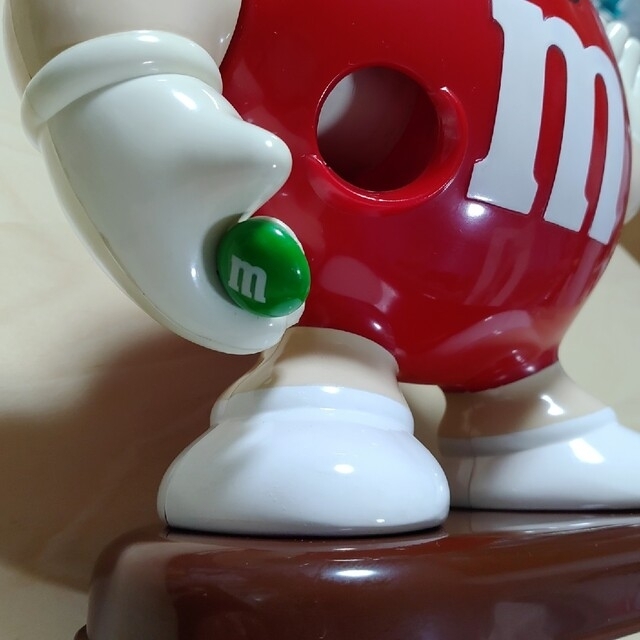 m&m&m's(エムアンドエムアンドエムズ)のm&m's　ディスペンサー　赤　レトロ エンタメ/ホビーのおもちゃ/ぬいぐるみ(キャラクターグッズ)の商品写真