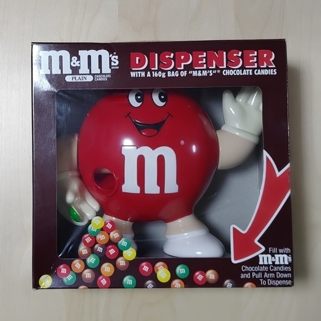 m&m&m's(エムアンドエムアンドエムズ)のm&m's　ディスペンサー　赤　レトロ エンタメ/ホビーのおもちゃ/ぬいぐるみ(キャラクターグッズ)の商品写真