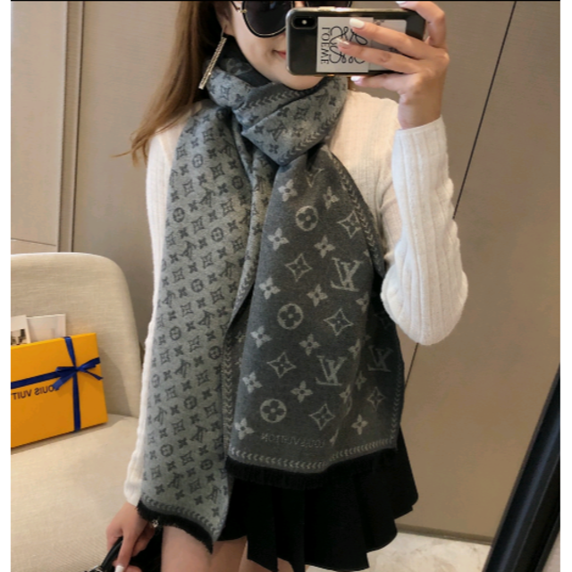i*o様 LOUIS VUITTON ルイヴィトン マフラー ストール ファッシ ギフトに最適♪ ヴィトン マフラー グレー黒 アクセサリー
