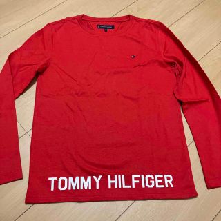 トミーヒルフィガー(TOMMY HILFIGER)の【未使用】TOMMYHILFIGER 長袖Tシャツ　カットソー　152 赤　男女(Tシャツ/カットソー)