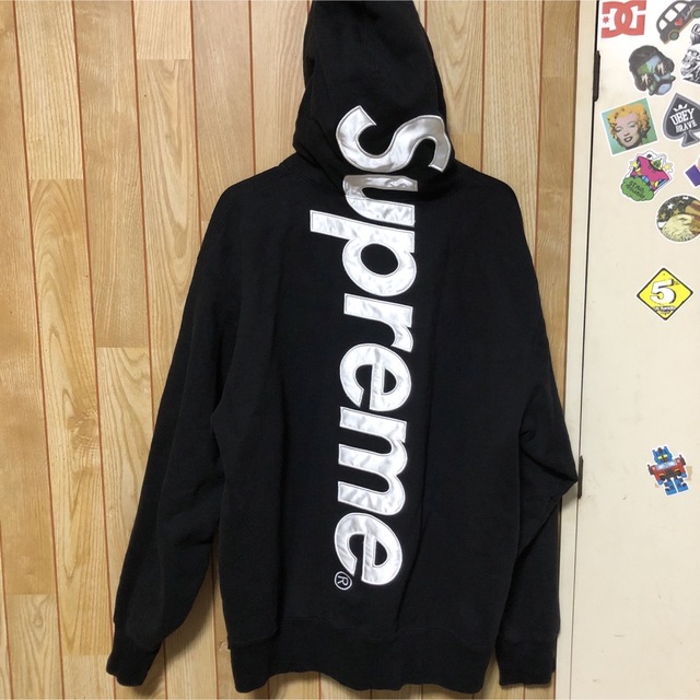 Supremeパーカー