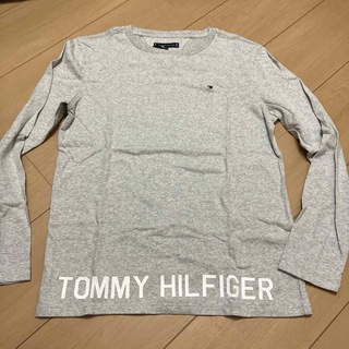 トミーヒルフィガー(TOMMY HILFIGER)の【新品タグ付】TOMMY FILFIGER 長袖Tシャツ　グレー　160(Tシャツ/カットソー)