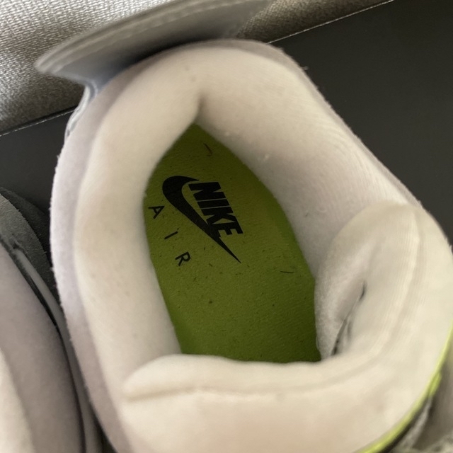 NIKE(ナイキ)のNIKE AIR JORDAN 4 RETRO SE VOLT 27.5cm メンズの靴/シューズ(スニーカー)の商品写真