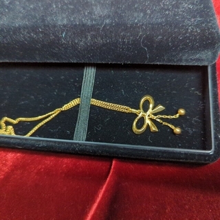 ジュエリーツツミ(JEWELRY TSUTSUMI)のk18 リボン　ネックレス(ネックレス)