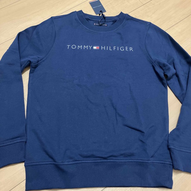 TOMMY HILFIGER(トミーヒルフィガー)の【Moko様専用】TOMMYFILFIGER 160 トレーナー　紺定番　注汚れ キッズ/ベビー/マタニティのキッズ服男の子用(90cm~)(Tシャツ/カットソー)の商品写真