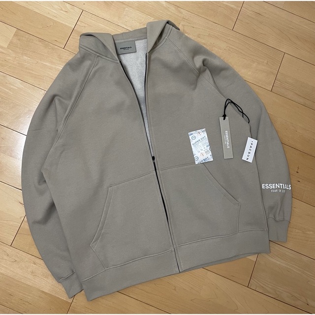 ESSENTIALSエッセンシャルズFULL-ZIP バックロゴ ジップパーカーの通販 ESSENTIALSエッセンシャルズFULL-ZIP バックロゴ ジップパーカーの通販