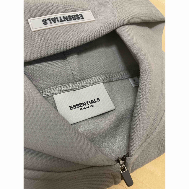 ESSENTIALSエッセンシャルズFULL-ZIP バックロゴ ジップパーカーの通販 ESSENTIALSエッセンシャルズFULL-ZIP バックロゴ ジップパーカーの通販