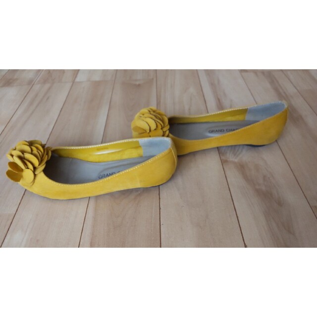 23.5cm　パンプス　イエロー　大きなお花 レディースの靴/シューズ(ハイヒール/パンプス)の商品写真