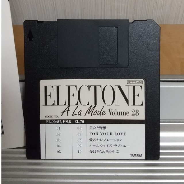 ヤマハ(ヤマハ)のELECTONE A  La Mode  Vol28 エンタメ/ホビーの本(楽譜)の商品写真