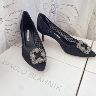 マノロブラニク(MANOLO BLAHNIK)の【新品】マノロブラニク レース×ビジュー ハンギシ パンプス(ハイヒール/パンプス)