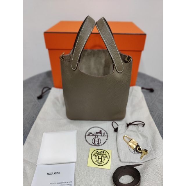 【人気沸騰】 Hermes - ピコタンロック PM エトゥープ ゴールド ハンドバッグ 【人気沸騰】 Hermes - ピコタンロック PM エトゥープ ゴールド ハンドバッグ