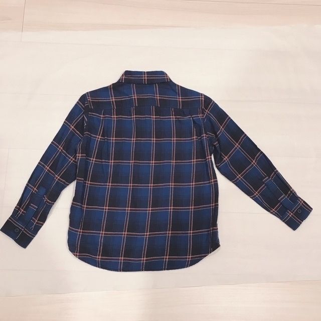 UNIQLO(ユニクロ)の【美品】ユニクロ　 フランネル　チェック　長袖シャツ　ネイビー　ブルー　120 キッズ/ベビー/マタニティのキッズ服男の子用(90cm~)(ブラウス)の商品写真