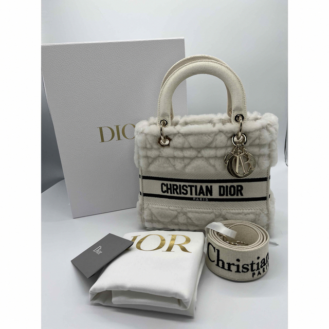 Dior(ディオール)の新品　DIOR  LADY D-LITEミディアム　ディオール レディースのバッグ(ショルダーバッグ)の商品写真