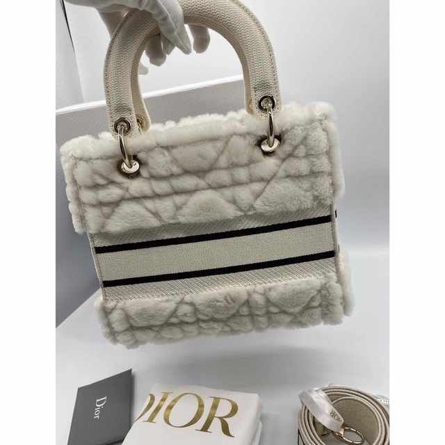 Dior(ディオール)の新品　DIOR  LADY D-LITEミディアム　ディオール レディースのバッグ(ショルダーバッグ)の商品写真