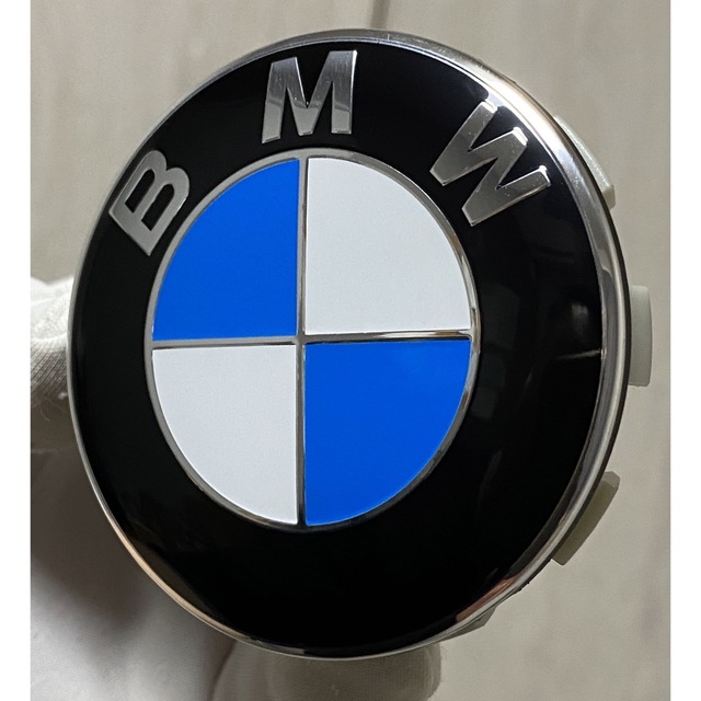 BMW(ビーエムダブリュー)の送料無料 BMWアルミホイールセンターキャップ68mm 自動車/バイクの自動車(車種別パーツ)の商品写真