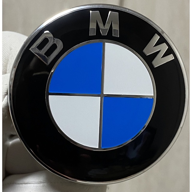 BMW(ビーエムダブリュー)の送料無料 BMWアルミホイールセンターキャップ68mm 自動車/バイクの自動車(車種別パーツ)の商品写真