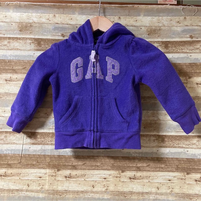 babyGAP(ベビーギャップ)のベビーギャップ パーカー 紫 90cm キッズ/ベビー/マタニティのキッズ服女の子用(90cm~)(ジャケット/上着)の商品写真