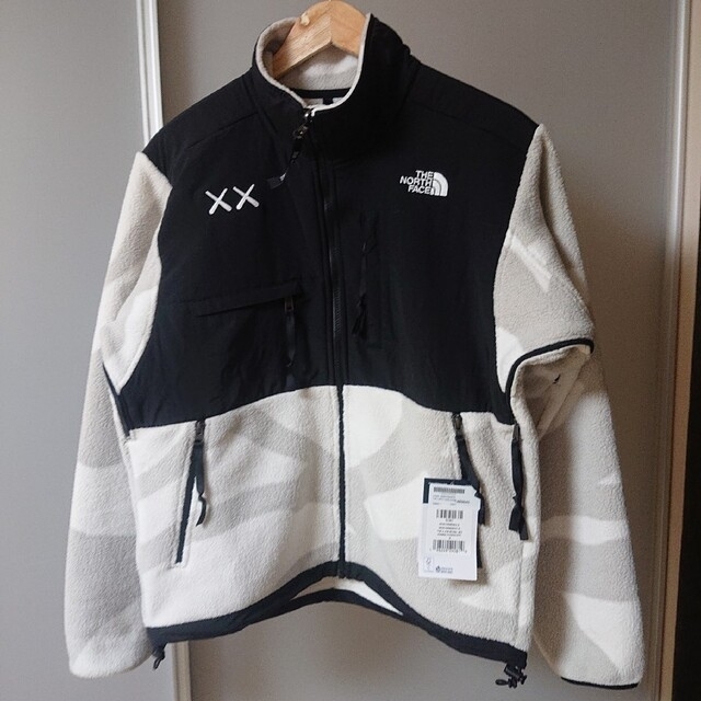 THE NORTH FACE(ザノースフェイス)のthe north face xx kaws denali jacket S メンズのジャケット/アウター(その他)の商品写真