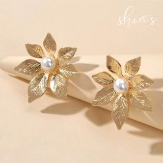 新品　ピアス　イヤリング　リーフ　ゴールド　ブライダル　ウェディング　アクセ(イヤリング)