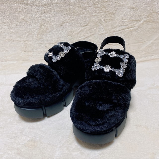 Rady(レディー)のRady　ビジュー付きファーサンダル 　Lサイズ　黒　厚底でスタイルup効果♡ レディースの靴/シューズ(サンダル)の商品写真