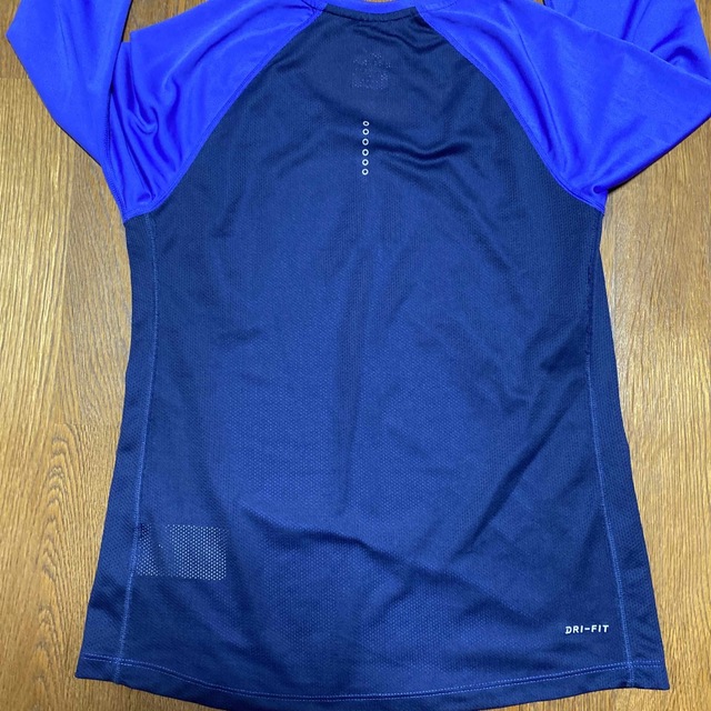 NIKE(ナイキ)のレディース　NIKE ナイキ　シャツ レディースのトップス(Tシャツ(長袖/七分))の商品写真