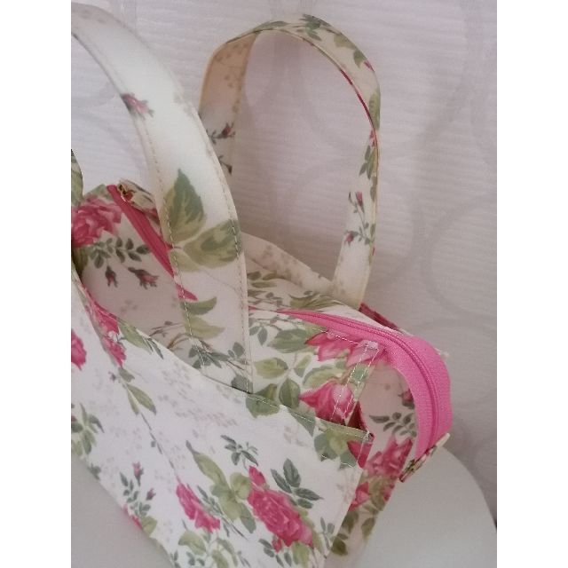 LAURA ASHLEY(ローラアシュレイ)のローラアシュレイ BAG レディースのバッグ(トートバッグ)の商品写真