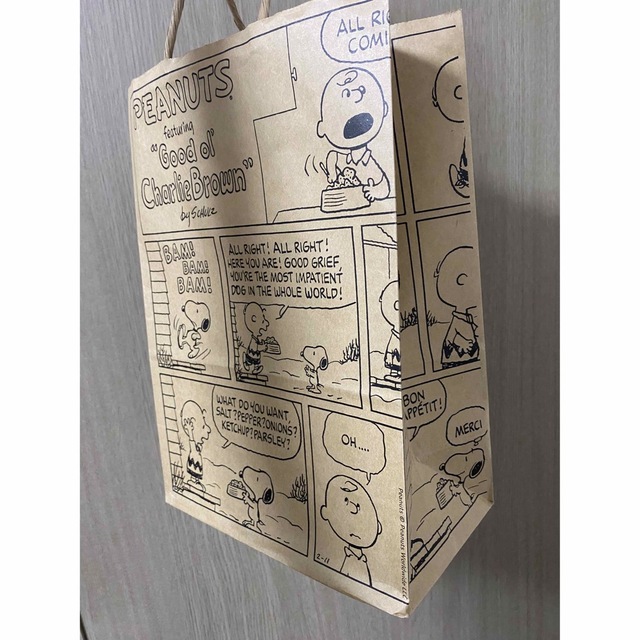 SNOOPY(スヌーピー)のスヌーピーミュージアム　スヌーピー　紙袋 レディースのバッグ(ショップ袋)の商品写真