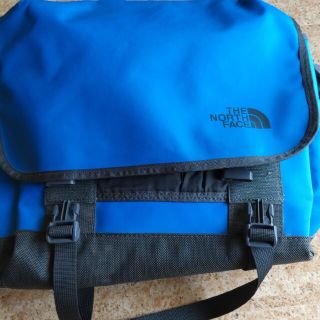 ザノースフェイス(THE NORTH FACE)のノースフェイス  THE NORTH FACE バッグ　ブルー(メッセンジャーバッグ)