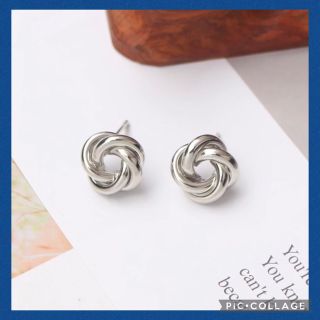 ♥️NEW♥️結び目 シルバー ピアス パンク ヴィンテージ プレゼント個性的(ピアス)