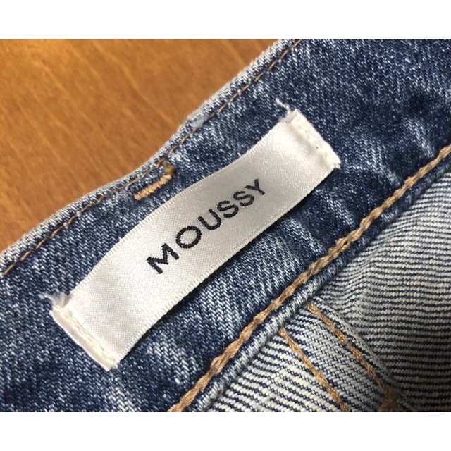 moussy(マウジー)のMOUSSY マウジィー　デニムパンツ　24 テーパード レディースのパンツ(デニム/ジーンズ)の商品写真