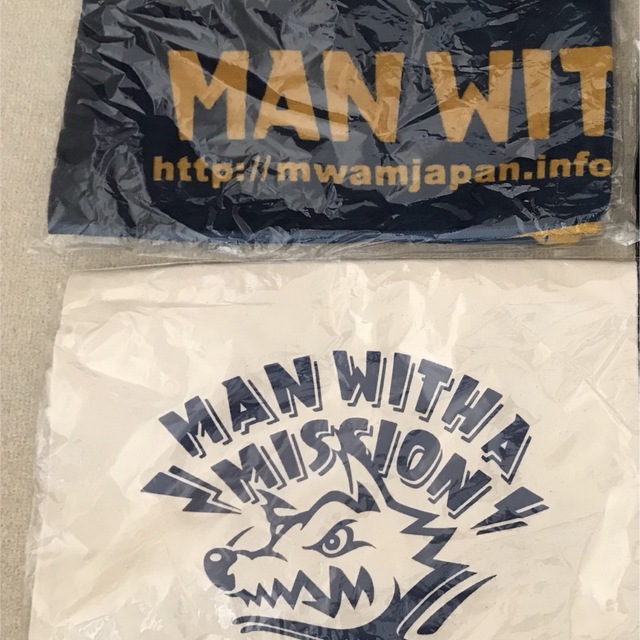 MAN WITH A MISSION(マンウィズアミッション)の【未開封】MAN WITH A MISSION タオルマフラー　トートバッグ エンタメ/ホビーのタレントグッズ(ミュージシャン)の商品写真