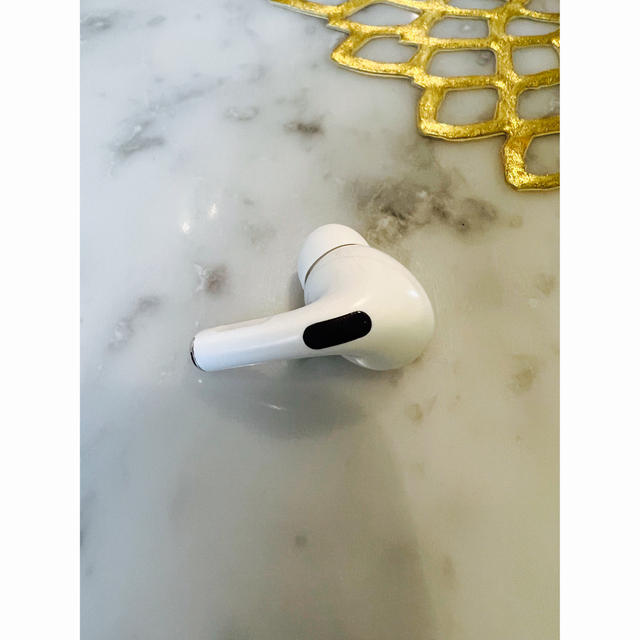 Apple(アップル)の専用★AirPods Pro  Apple 正規品　L左耳のみ スマホ/家電/カメラのオーディオ機器(ヘッドフォン/イヤフォン)の商品写真