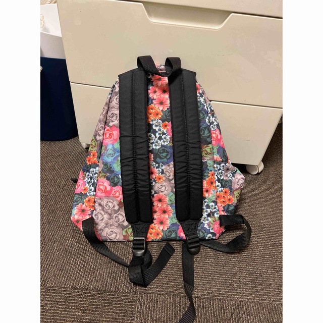 EASTPAK(イーストパック)の花柄リュック レディースのバッグ(リュック/バックパック)の商品写真