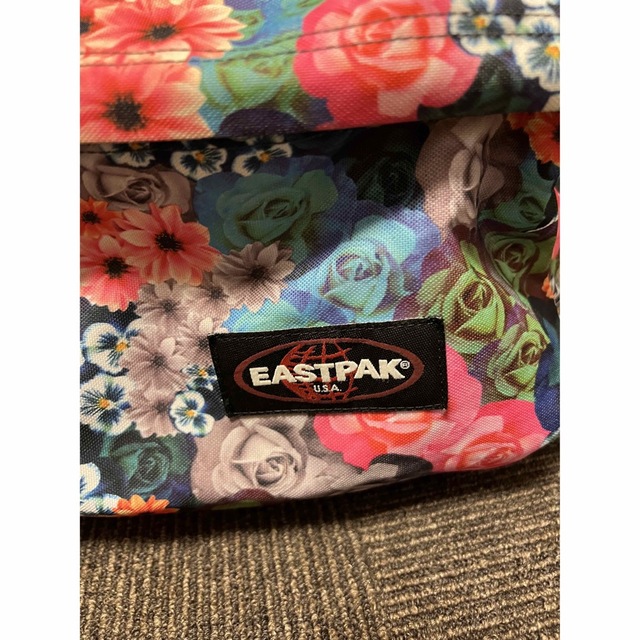 EASTPAK(イーストパック)の花柄リュック レディースのバッグ(リュック/バックパック)の商品写真