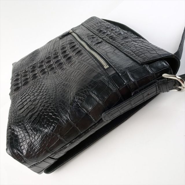 美品 クロコダイル メッセンジャーバッグ 黒 ショルダーバッグ 背ワニ カード入 メンズのバッグ(メッセンジャーバッグ)の商品写真