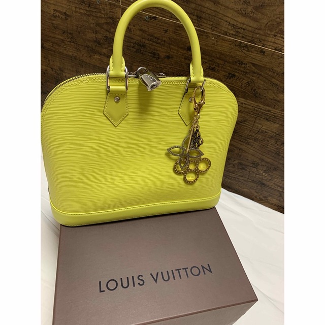 LOUIS VUITTON エピ アルマPM