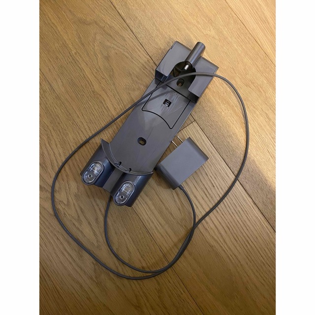 Dyson(ダイソン)のDyson 充電スタンド　純正　充電器付き スマホ/家電/カメラの生活家電(掃除機)の商品写真